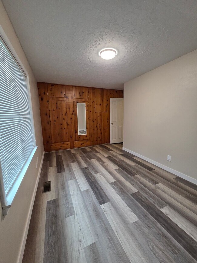 Building Photo - Orchards Home with a View