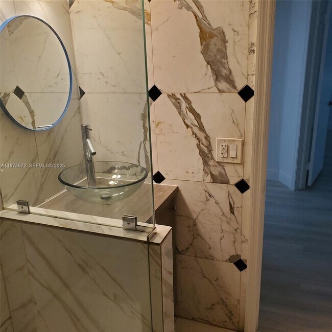 Building Photo - 326 NE 118th St