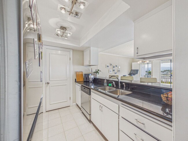 Building Photo - Large 1 bedroom condo for rent! $3,450