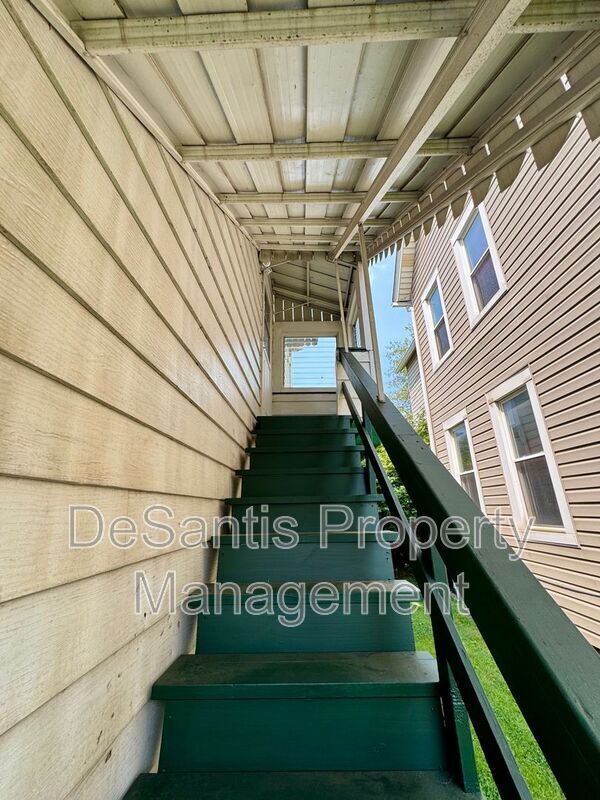 Building Photo - 227 5th Ave