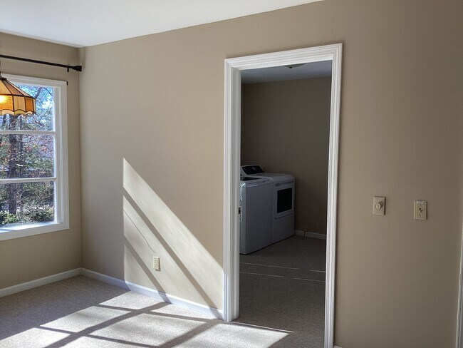 Building Photo - Beautiful Brick Ranch in Desirable Golf Course Community