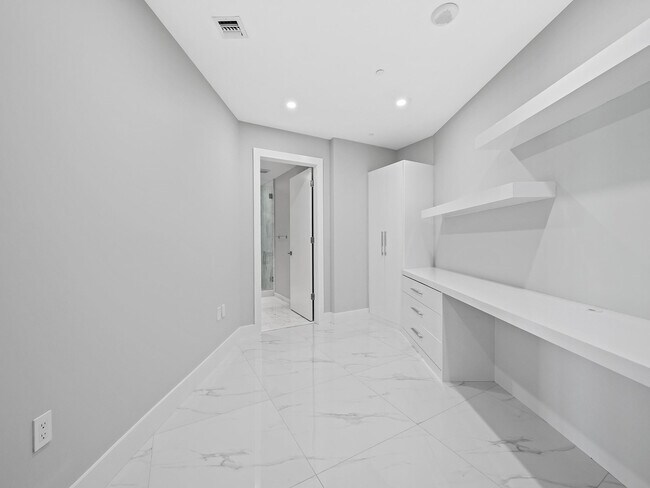 Building Photo - 701 S Fort Lauderdale Beach Blvd