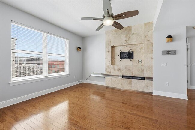 Building Photo - 1227 E Madison St