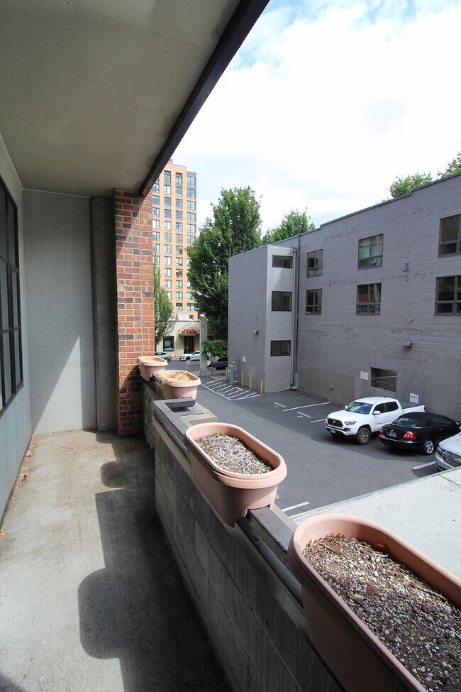 Building Photo - 408 NW 12th Ave