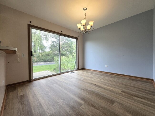 Building Photo - 8 E Shag Bark Ln