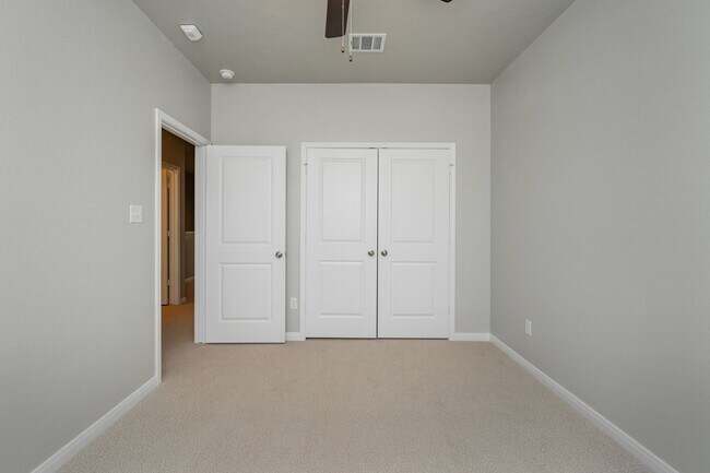 Building Photo - Spacious Townhome Available Now!