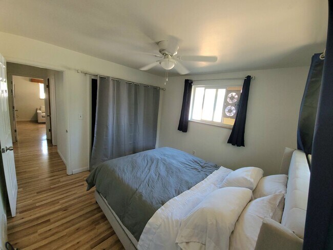 Building Photo - West 20th Apartment in Great Location