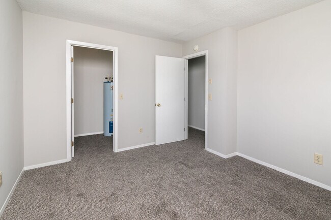 Building Photo - 1104 Hillcrest Ave