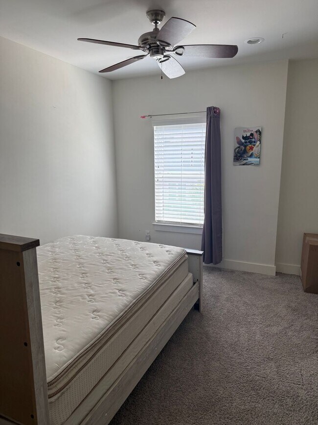 Building Photo - Updated Townhouse in Destin with Garage!