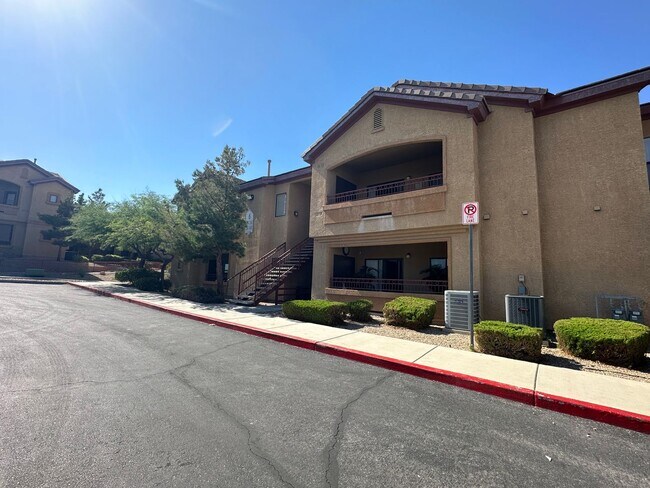 Building Photo - CUTE UPSTAIRS CONDO UNIT , LOCATED IN A GATED COMMUNITY 2 BEDROOM / 2 FULL BATH