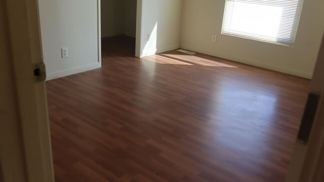 Building Photo - 6206 S Ranch Rd