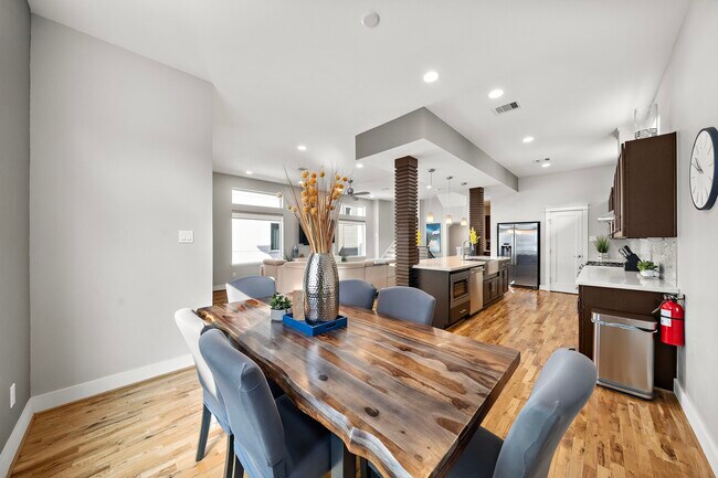 Building Photo - 4309 Marina St