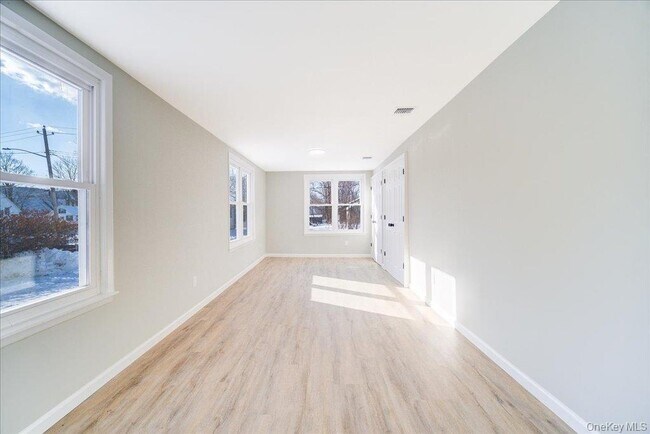 Building Photo - 108 Pine St