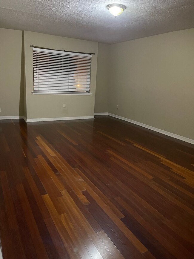 Building Photo - RENT BY JANUARY 1ST AND RECEIVE HALF OFF Y...