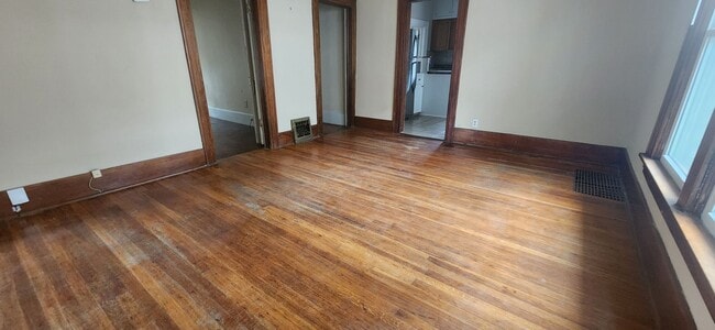 Building Photo - Beautiful 2 Bedroom / 1 Bath House