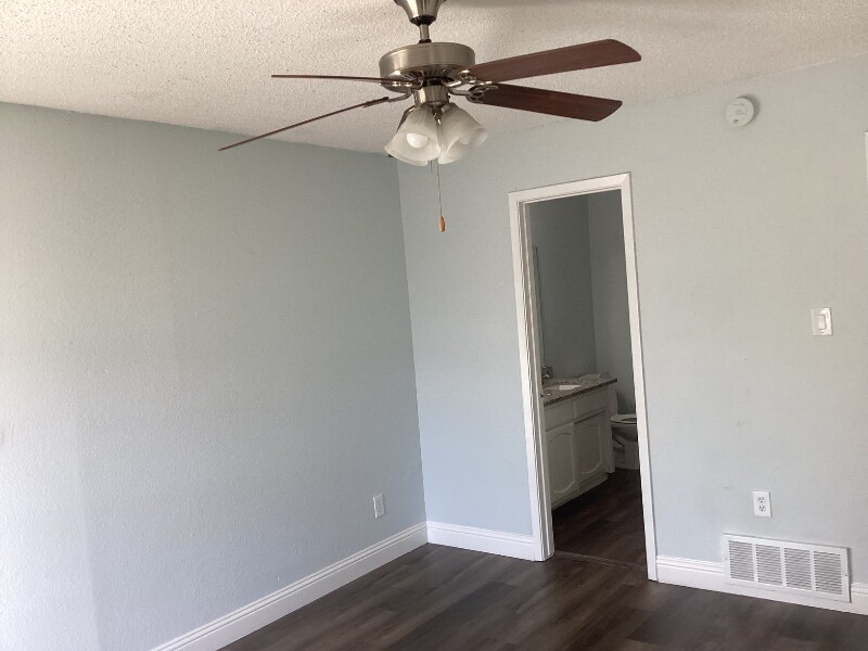 Building Photo - 7512 Chapin Rd