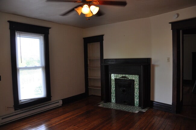 Building Photo - 308 S Broadway Park