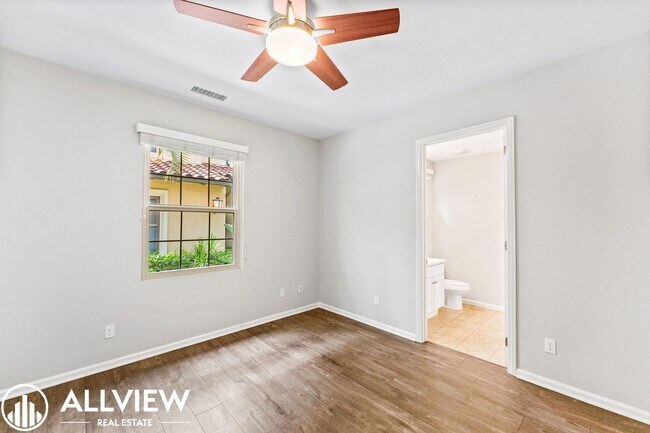 Building Photo - Your Next Home Awaits – Beautiful 3-Bedroom Irvine Townhome