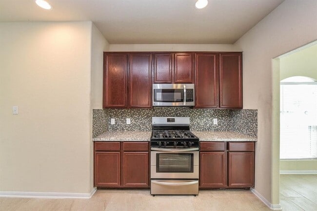 Building Photo - 18402 Each Elm Way