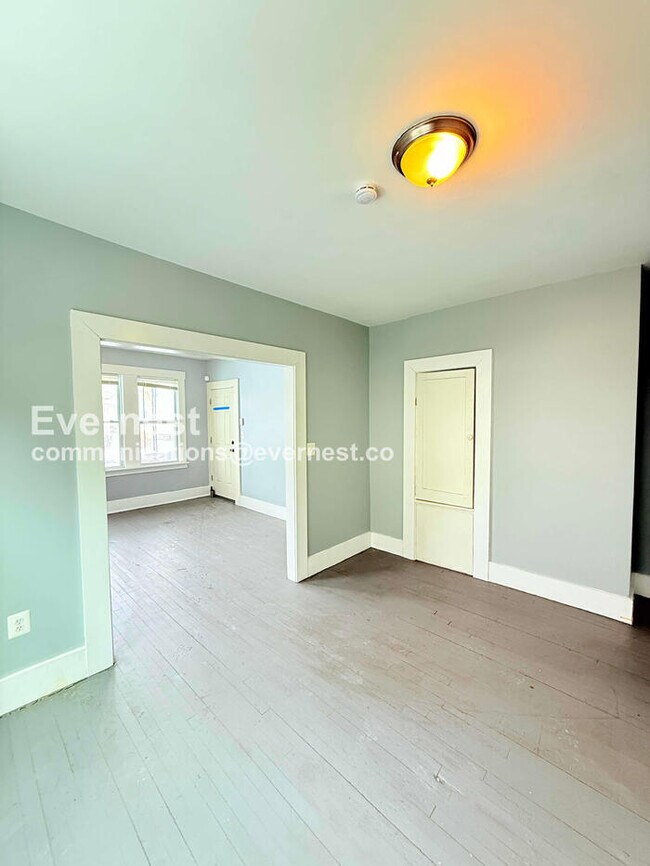 Building Photo - 2541 Monterey St