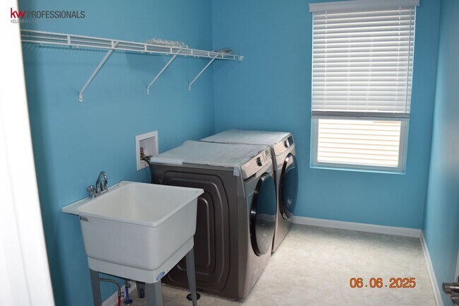 Building Photo - 49603 Shoreline Dr