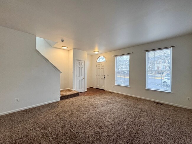 Building Photo - Spacious 2 Primary Beds 1 Den 3.5 Bath Townhome In Vibrant Sycamore Hill