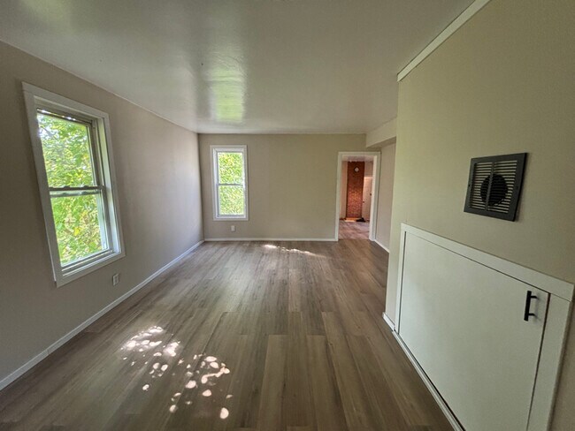 Building Photo - 238 Schiller St