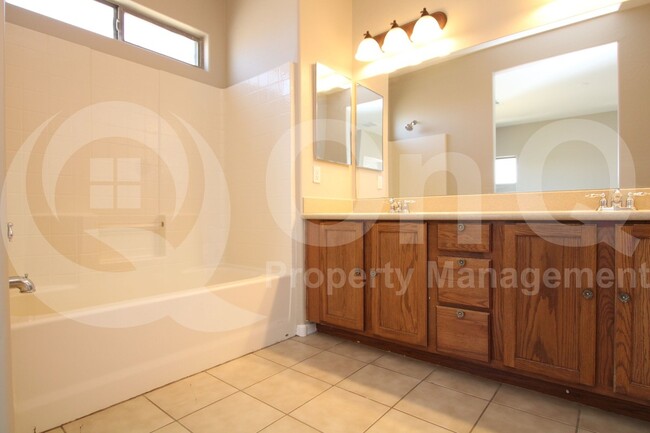 Building Photo - 12204 W Ocotillo Ln