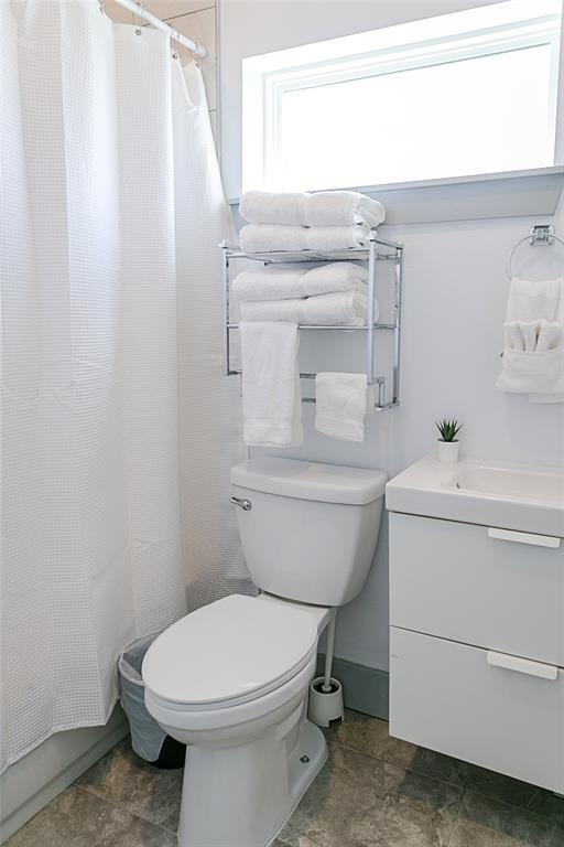 Building Photo - 4303 Chester St