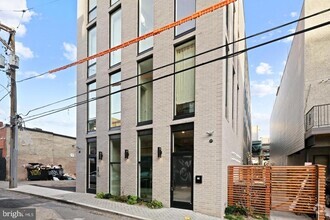 Building Photo - 1822 N Front St