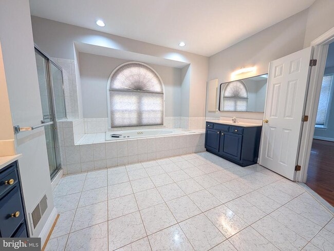 Building Photo - 6441 Lake Meadow Dr