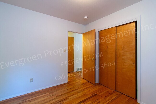 Building Photo - 1117 Fairview Dr