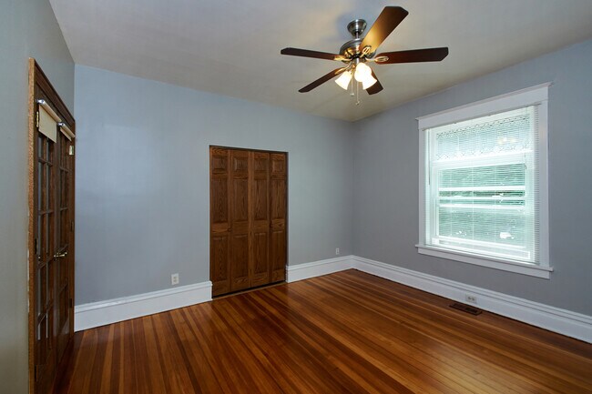 Building Photo - 212 W Russell St