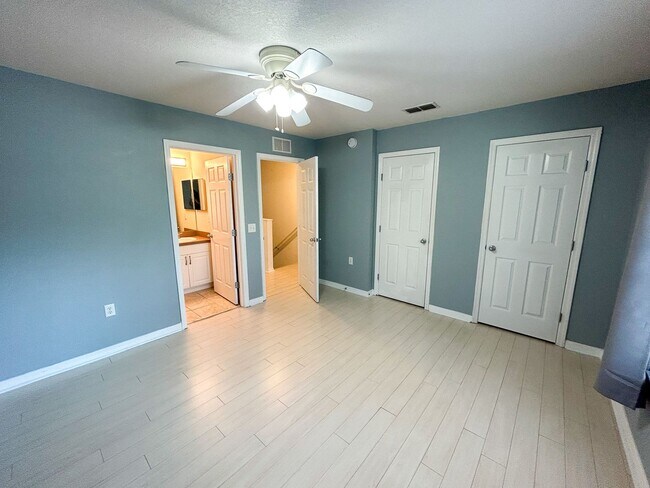 Building Photo - Hailey Gardens #125