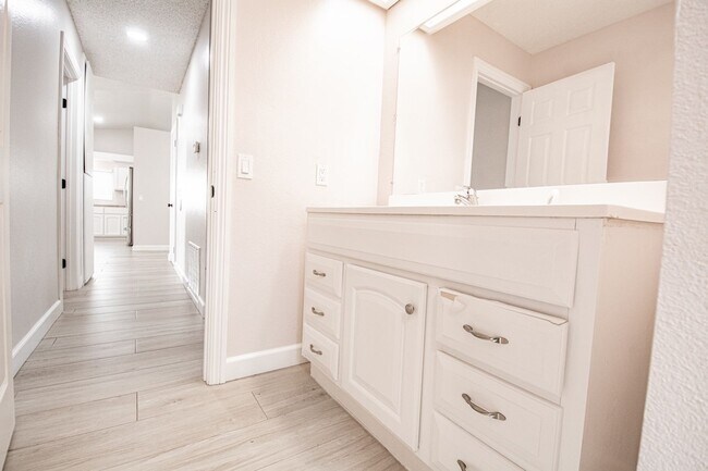 Building Photo - 8644 Frankfort St