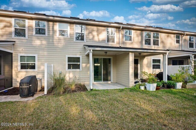 Building Photo - 215 Richmond Dr