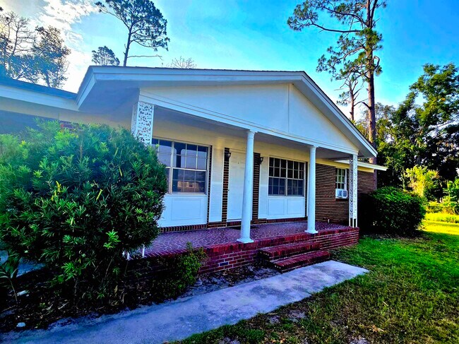Building Photo - 104 Forest Cir