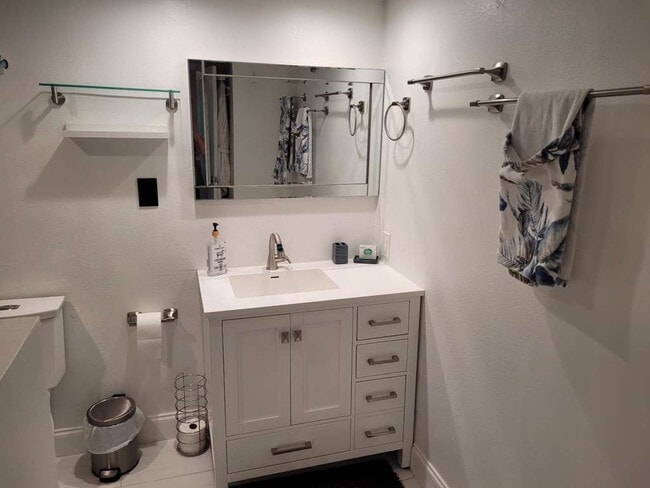 Building Photo - 903 Bahia Del Sol Dr