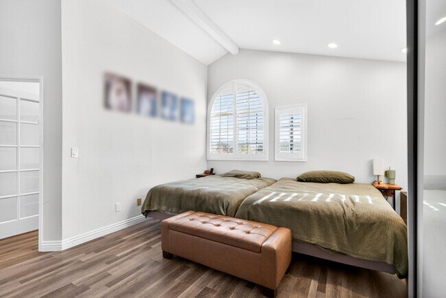 Building Photo - 6257 Bluebell Ave