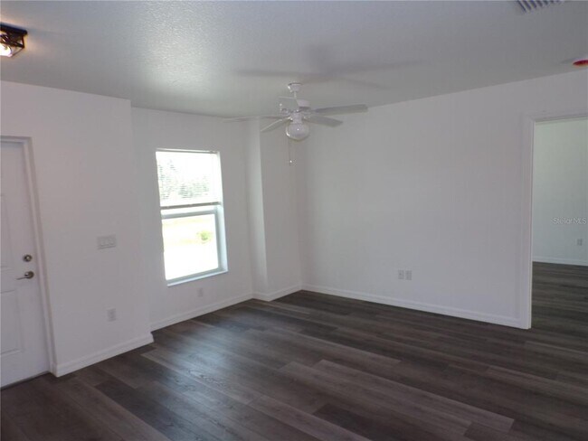 Building Photo - 29401 Goodhue St