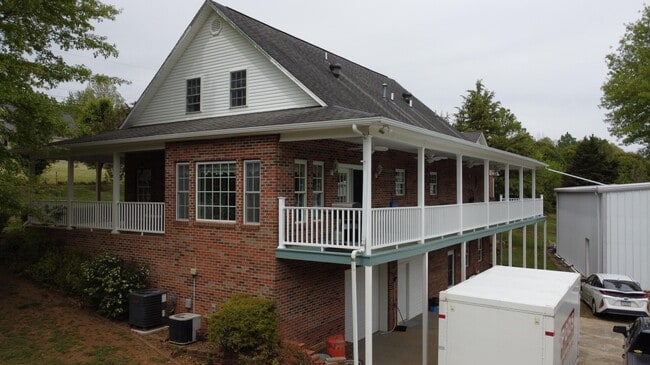 Building Photo - 168 Stewart Hills Dr