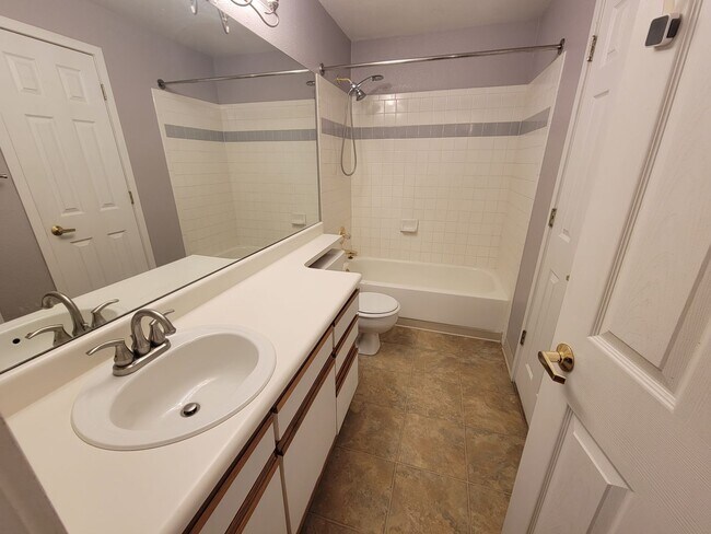 Building Photo - Super spacious 1 bedroom condo in South Boulder with reserved parking