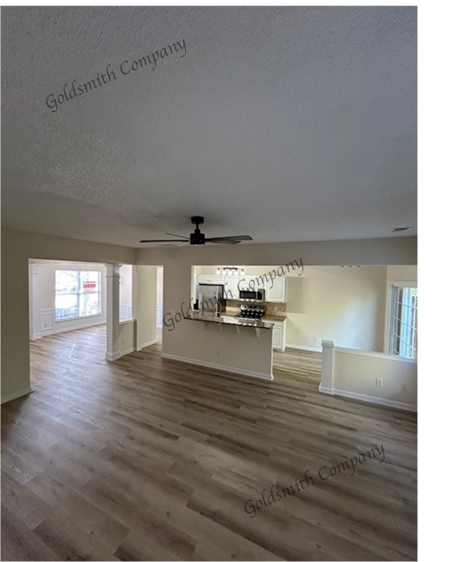 Building Photo - 815 Weybourne Dr