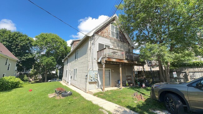 Building Photo - 2 Bedroom Lower Rear Unit on East Side