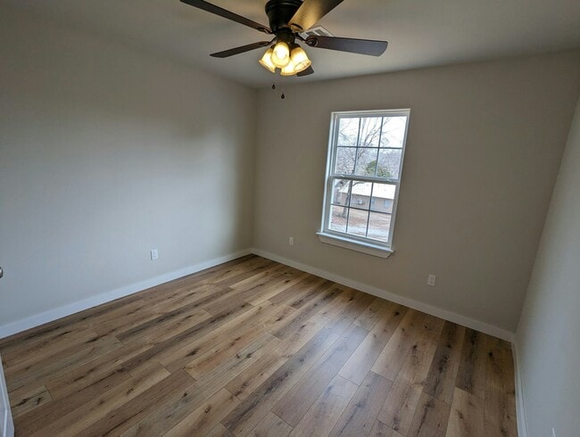 Building Photo - 141 S Bluff Ave