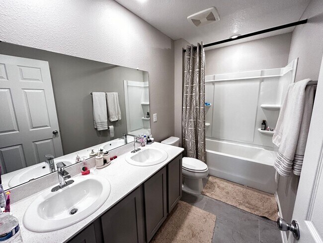 Building Photo - ? Immaculate 4 Bedroom, 3 Bath Home in Sto...