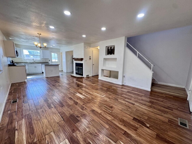 Building Photo - 2507 Rainbow Dr