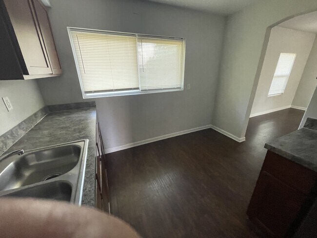 Building Photo - 5824 Yellow Pine Ct