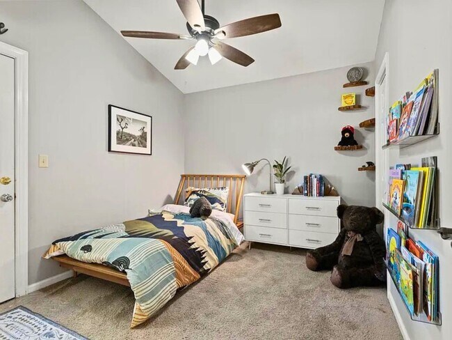 Building Photo - 1032 Summit Dr