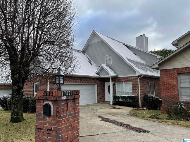Building Photo - 1707 Columbiana Ln